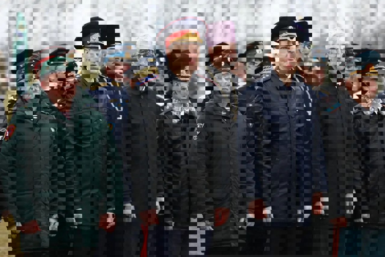 В День защитника Отечества начальник регионального управления Росгвардии принял участие в возложении цветов