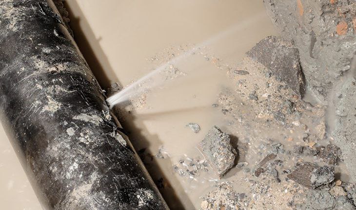 В АРМАВИРЕ АВАРИЙНЫЕ БРИГАДЫ ВОДОКАНАЛА ЛИКВИДИРУЮТ ПОРЫВ НА ВОДОПРОВОДЕ