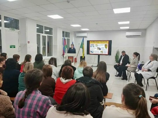 В рамках профилактического мероприятия "Декада дорожной безопасности детей" и в рамках проведения социального проекта «Краш-курс» сотрудник Госавтоинспекции Ейского района встретилась на общешкольном собрании с родительским...