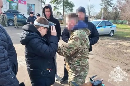 Росгвардейцы представили выставку техники и вооружения на благотворительной ярмарке в Красноармейском районе