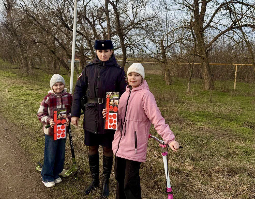 Сотрудники Госавтоинспекции Тихорецкого района, в рамках «Декады дорожной безопасности детей», на улицах района провели серию профилактических мероприятий, направленных на повышение осведомлённости несовершеннолетних