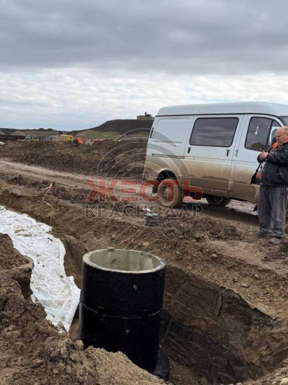 На стройке нового терминала аэропорта краевой столицы рабочего придавило ковшом
