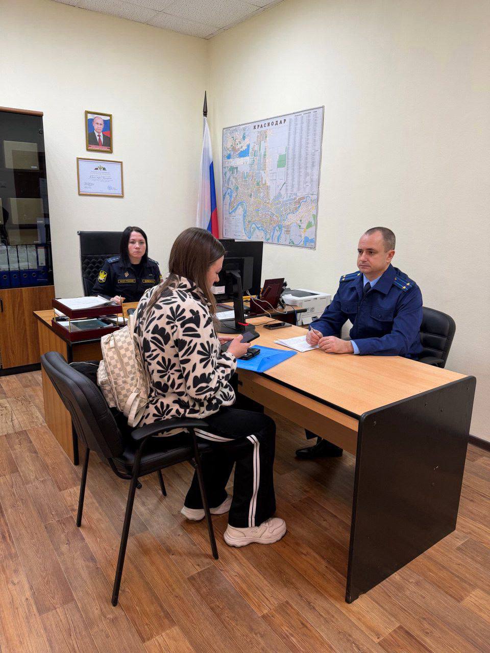 Прокурором отдела по надзору за соблюдением прав и свобод граждан прокуратуры края Александром Зиненко совместно с руководством отдела судебных приставов по Карасунскому округу г. Краснодара проведен прием граждан социально...