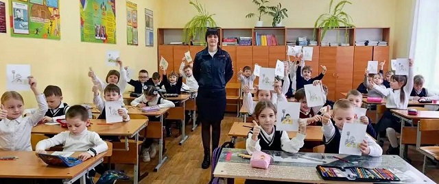 В рамках «Декады дорожной безопасности детей» сотрудники Госавтоинспекции Кубани проводят «Уроки безопасности» для первоклассников