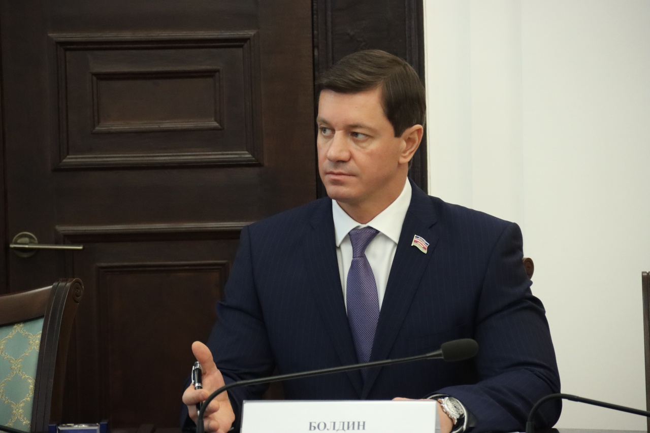 Предложения о корректировке земельного законодательства рассмотрели в комитете по имуществу и земле