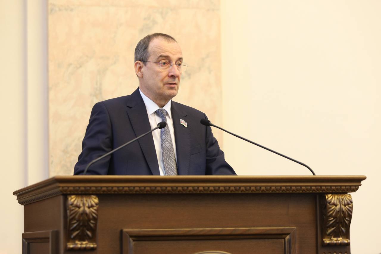 Председатель ЗСК, руководитель фракции партии «Единая Россия» Юрий Бурлачко выступил перед президиумом регионального политсовета Краснодарского регионального отделения партии с отчетом об итогах работы фракции единороссов в...