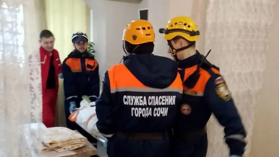 Спасатели в Сочи взломали квартиру