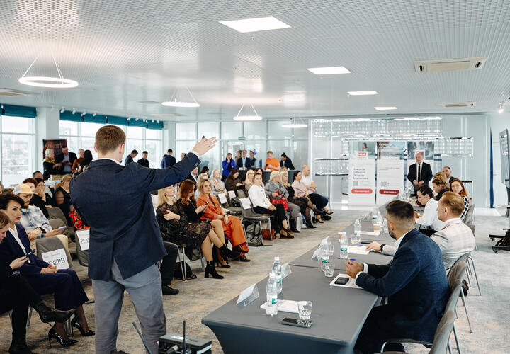 Как изменится культура отдыха в отелях и санатория Сочи летом 2026 года, обсудили эксперты на Круглом столе