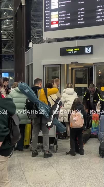 6 часов ожидания: обстановка в закрытом для полетов аэропорту Сочи