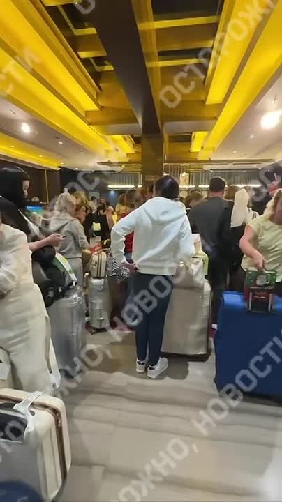 В ОАЭ оказали помощь российским туристам — всех расселили