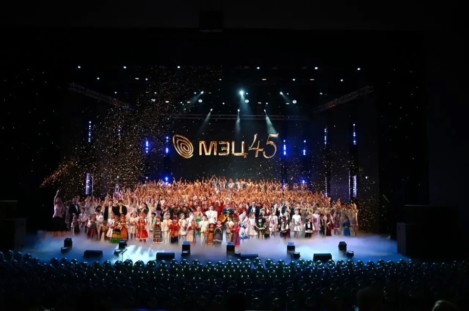 Глава Краснодара и председатель городской Думы поздравили коллектив и воспитанников Межшкольного эстетического центра с 45-летием учреждения