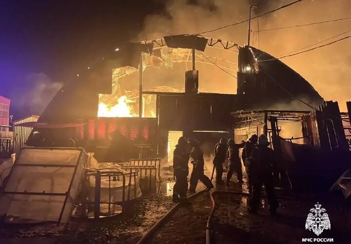 Огонь охватил хутор под Краснодаром