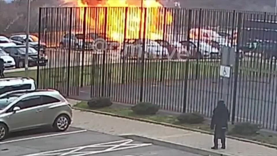 Момент взрыва машины в Краснодаре попал на видео