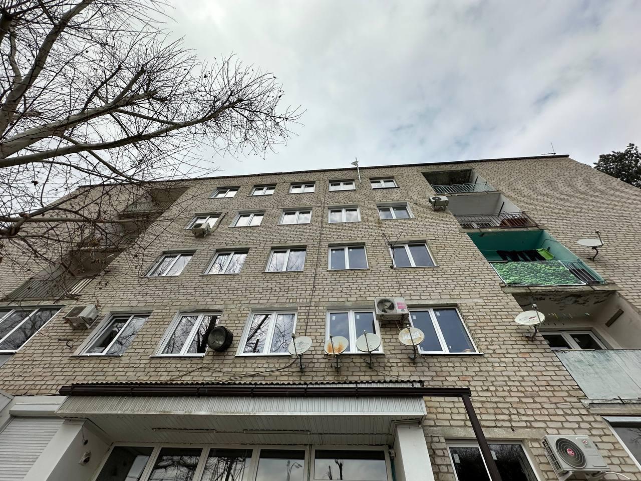 В поврежденных домах на улице Новороссийской в Краснодаре завершили работы по остеклению