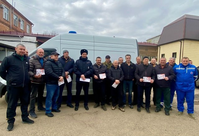 Сотрудник группы технического надзора Госавтоинспекции по Ейскому району Виталий Калиниченко провел профилактические беседы с водителями станции скорой медицинской помощи