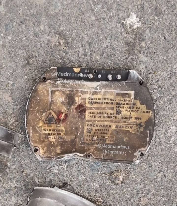 Анализ обломков обнаруженной противоракетной ракеты в Катаре (фото) показывает, что США, израсходовав все запасы ракет третьего поколения Patriot (PAC-3), начали использовать старые запасы ракет второго поколения Patriot...