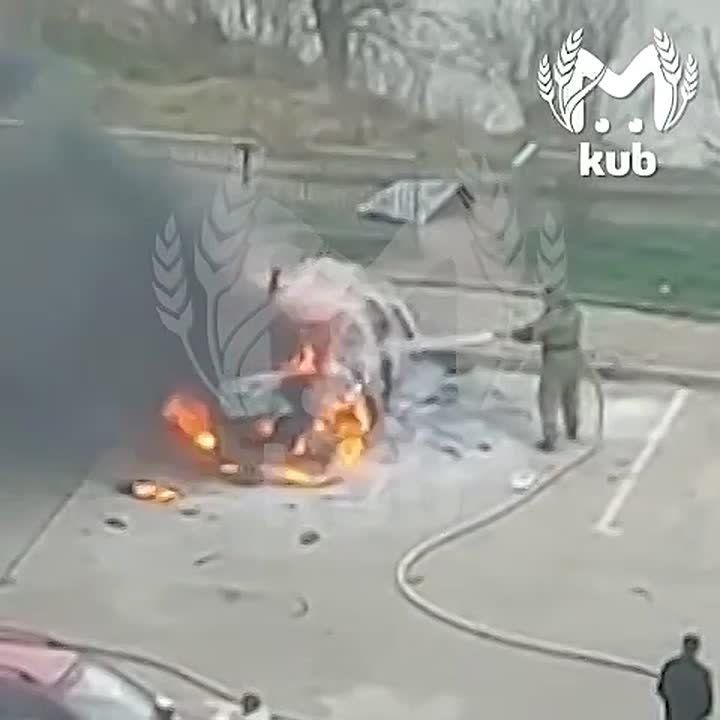 Ещё одна машина обгорела при взрыве в краснодарском дворе