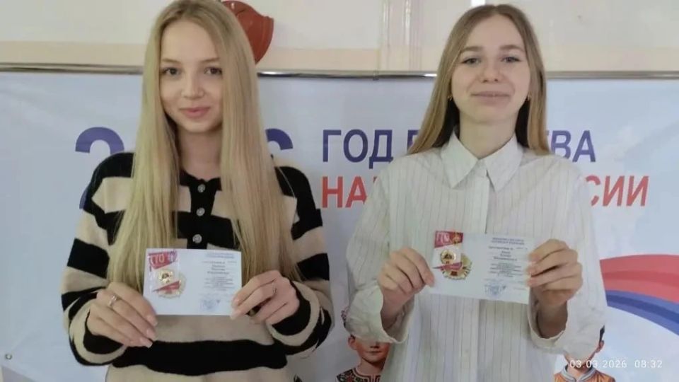 После успешного выполнения нормативов Всероссийского физкультурно-спортивного комплекса «Готов к труду и обороне» знаками ГТО и удостоверениями к ним, были награждены учителя и учащиеся МБОУ СОШ № 2 имени Героя Советского...