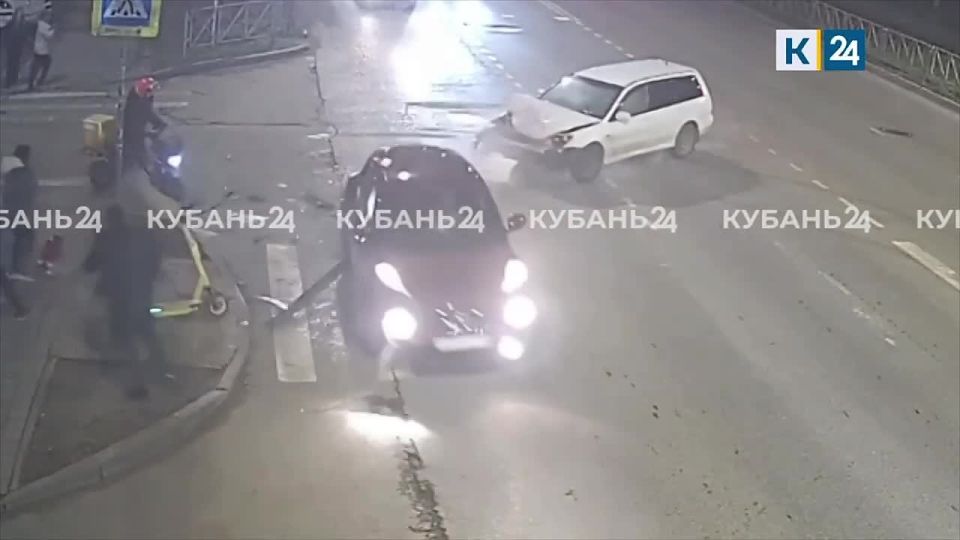 Едва не сбил пешеходов водитель внедорожника в Краснодаре