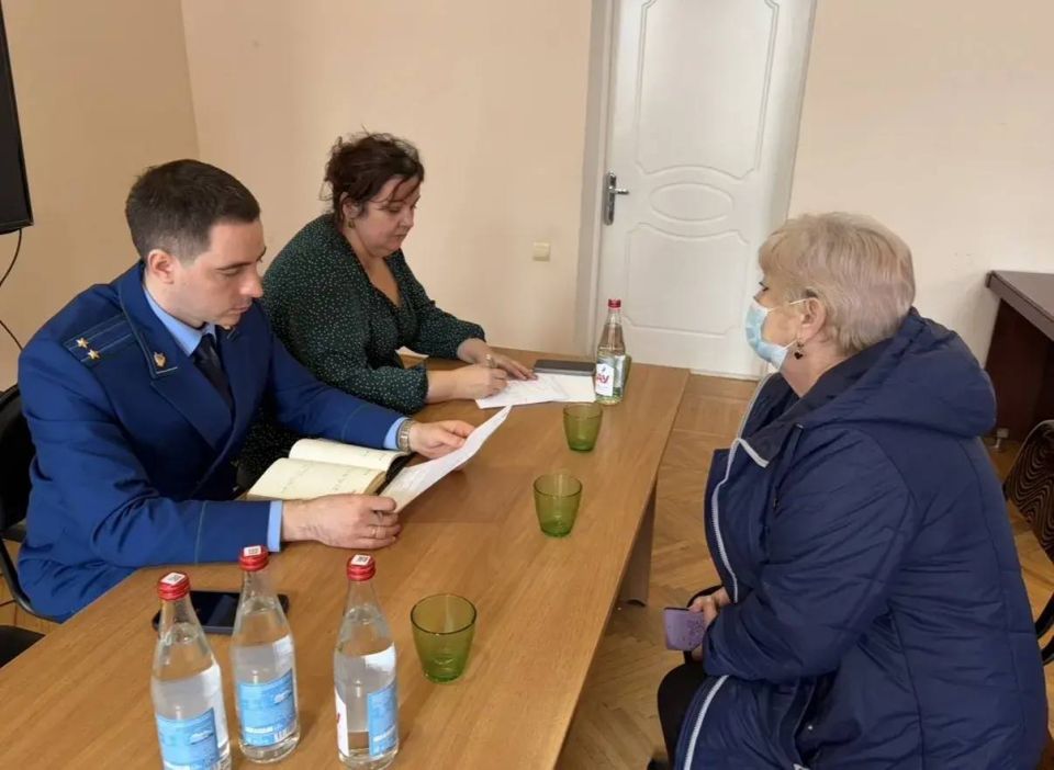 Славянским межрайонным прокурором проведен выездной прием граждан по вопросам льготного лекарственного обеспечения