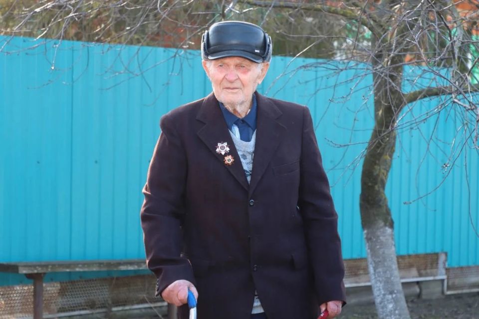 Вениамин Кондратьев поздравил с юбилеем ветерана Великой Отечественной войны из Брюховецкого района