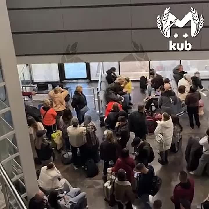 Больше ста самолётов задерживаются на посадку и вылет в аэропортах Краснодарского края из-за атаки БПЛА