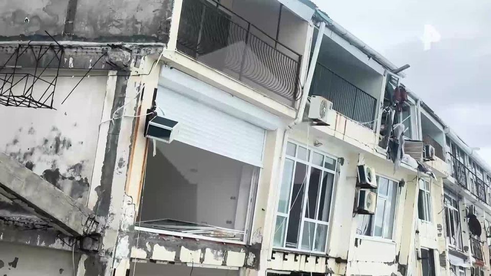 Сочинские эллинги на береговой линии ушли под воду после шторма