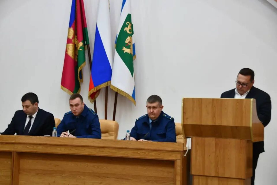 Прокуратурой края проведена рабочая встреча с руководством органов местного самоуправления и управляющих организаций Северского района