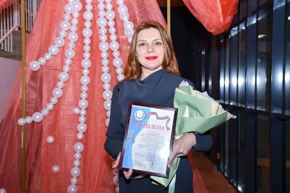 Вениамин Кондратьев поздравил Евгению Захарченко с победой в конкурсе «Директор школы Кубани»