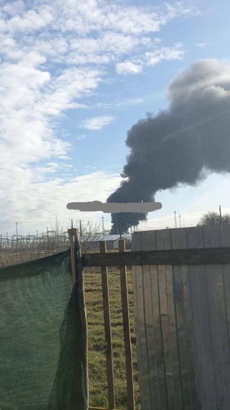 Подстанция загорелась в Абинском районе Кубани после атаки БПЛА на площади 120 кв. м. — оперштаб региона