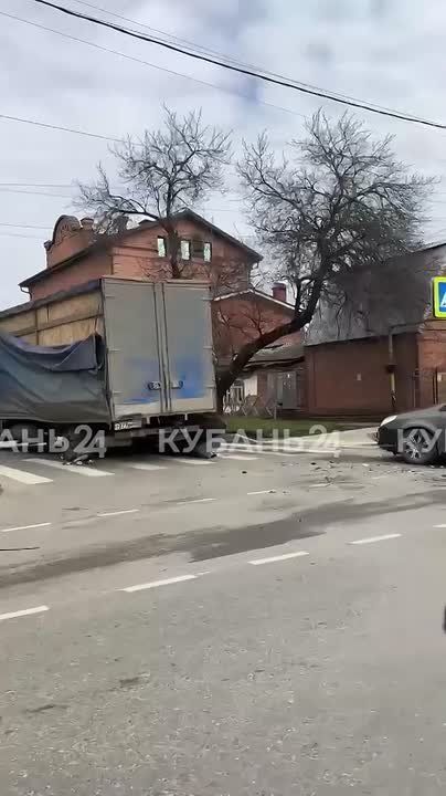 Массовое ДТП с фурой и легковушками случилось в центре Краснодара