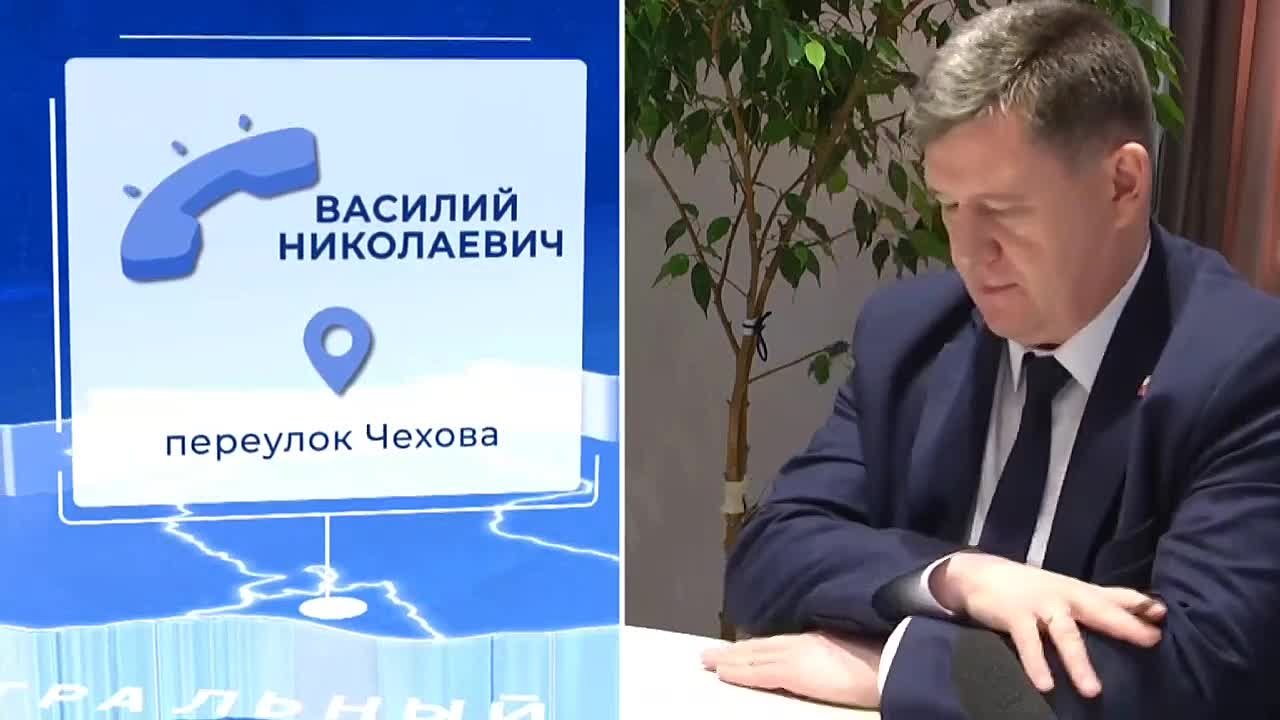 Заместители главы Сочи Александр Митников и Вячеслав Бауэр связались по телефону с жителями, которые ранее обращались в администрацию курорта