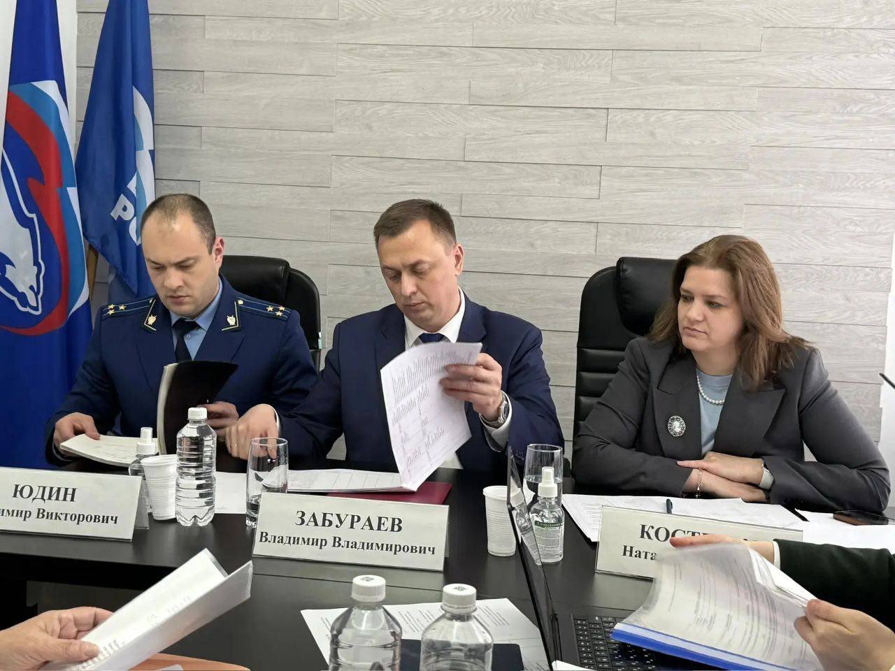 Лабинским межрайонным прокурором Владимиром Юдиным проведен прием граждан совместно с депутатом Государственной Думы РФ Натальей Костенко, главой Лабинского района Владимиром Забураевым