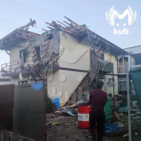 Обломки БПЛА упали на частный дом в Адлерском районе