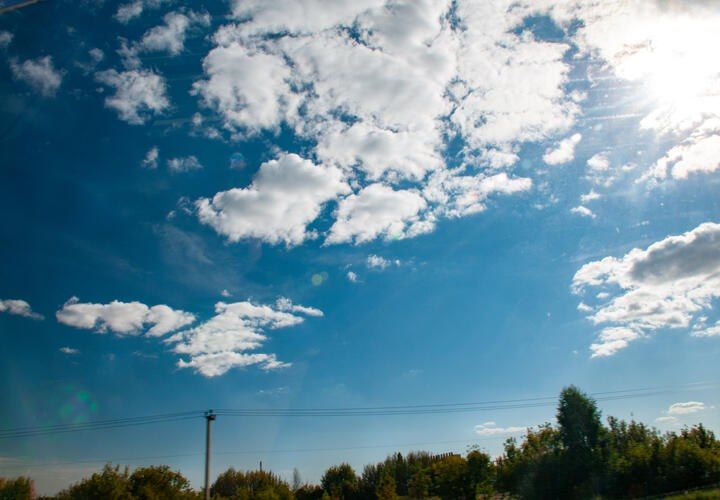 В Министерстве обороны России сообщили, что с 8 утра до 14:00 ПВО перехватила 22 украинских беспилотных летательных аппарата самолётного типа над регионами страны