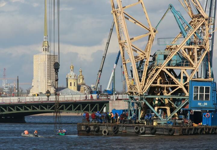 Арбитражный суд края обязал «Морспасслужбу» заплатить больше 114,7 миллионов рублей за экологический ущерб от затонувшего плавучего крана АСПТР-1