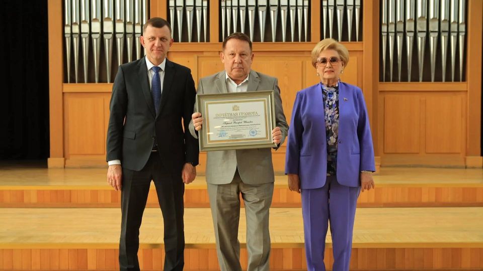 «Вы всегда готовы действовать на благо города», - Евгений Наумов и Вера Галушко поздравили работников ЖКХ с профессиональным праздником