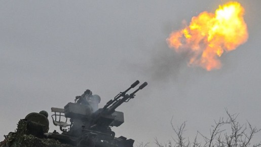 Один погибший, четверо пострадавших и пожар на НПЗ: за ночь над Россией уничтожено 87 украинских БПЛА