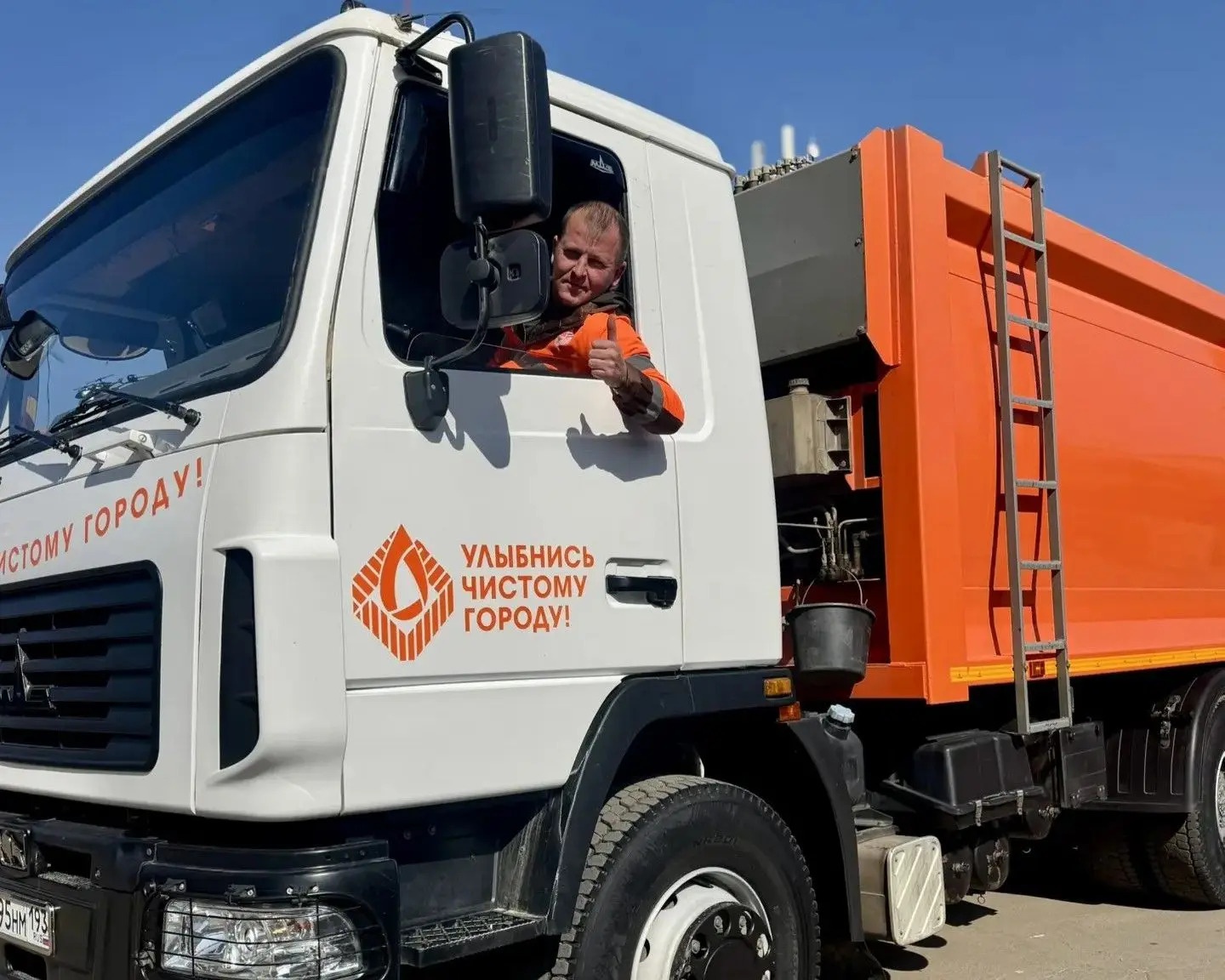 Вениамин Кондратьев поздравил с профессиональным праздником работников жилищно-коммунального хозяйства