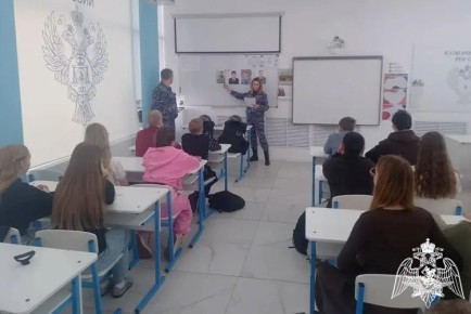 Росгвардейцы провели урок мужества для воспитанников «Орленка»