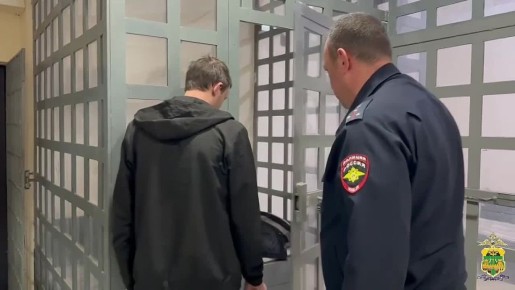 В сети Интернет появилась публикация о жильце многоквартирного дома по ул. Ткачева в Северском районе, который не даёт покоя своим соседям