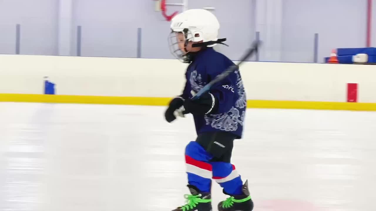 Приглашаем детей с 5 лет в секцию хоккея!