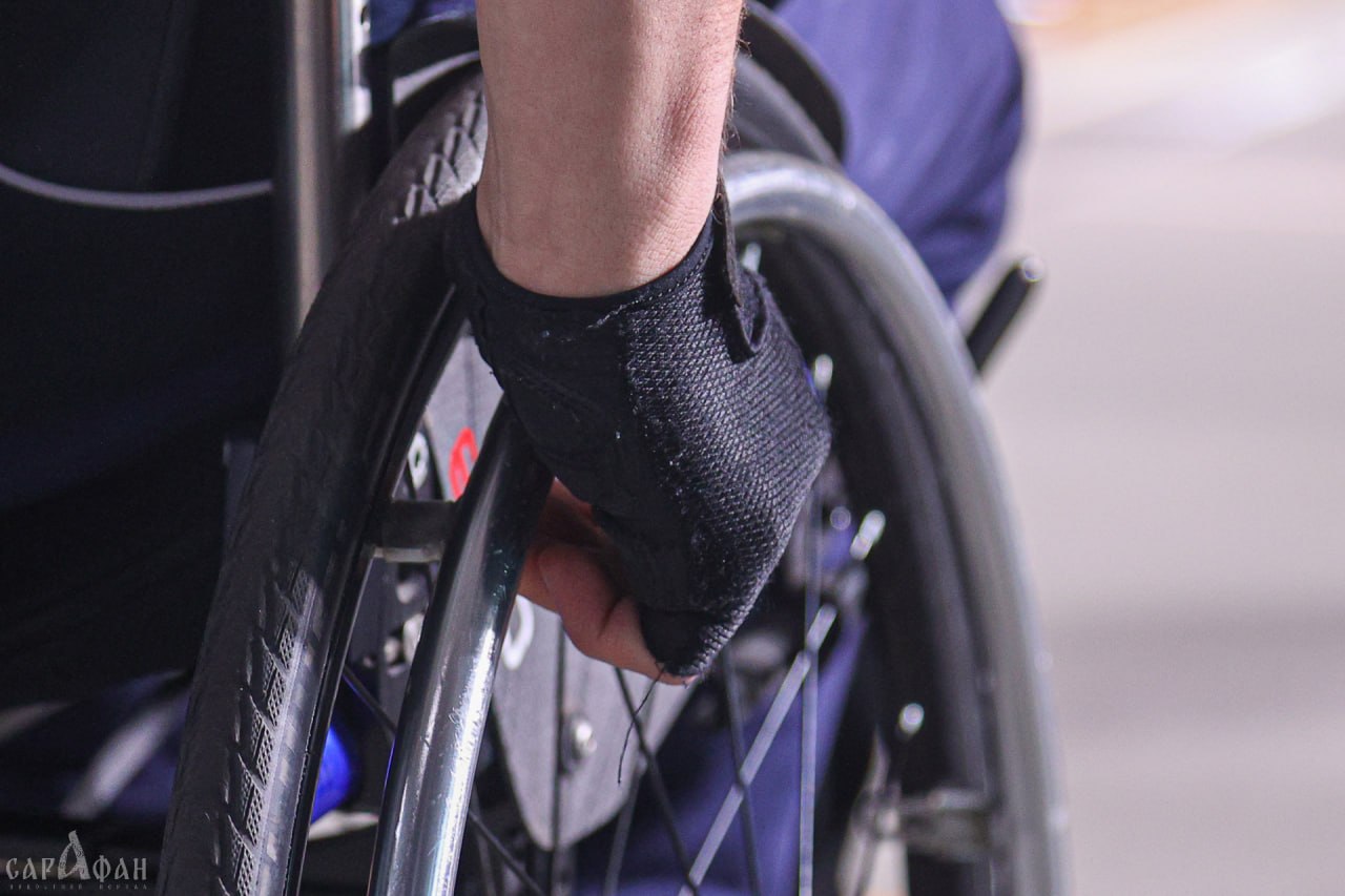 Краснодарцу без ног предложили самому забрать чехлы для протезов, костыли и трость за 2 тысячи километров