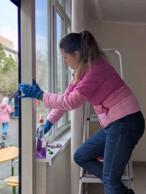 Субботник в детских садах объединил поколения