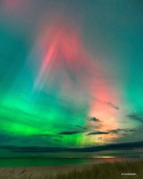 Сильная магнитная буря принесла красочное северное сияние