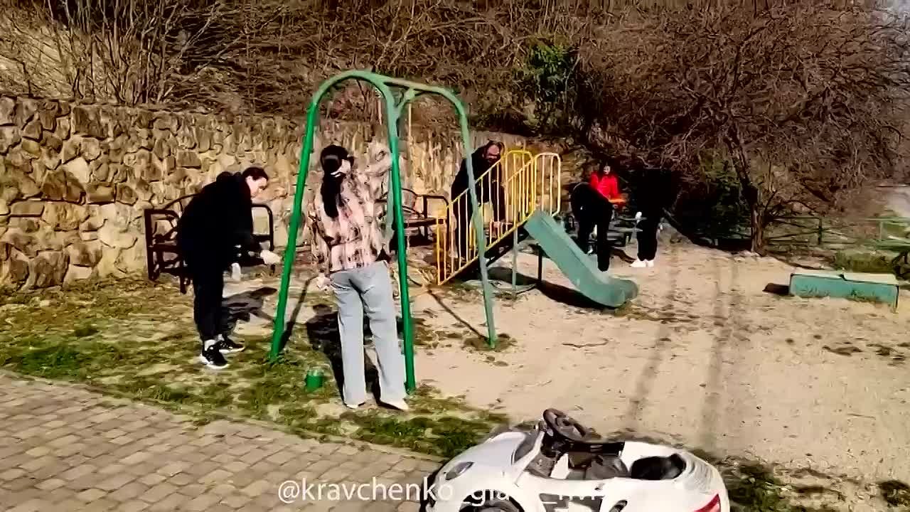 «Начни с себя!»: двухмесячник субботников объединил жителей города-героя Новороссийска