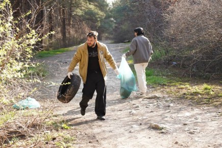 Алексей Богодистов: С раннего утра на общегородской субботник вышли представители администрации, работники санаторно-курортной сферы, торговли, коммунальщики, представители средств массовой информации, молодежь...