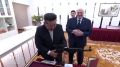 Счастливы вместе оба: Лукашенко в ходе визита в КНДР подарил Ким Чен Ыну автомат