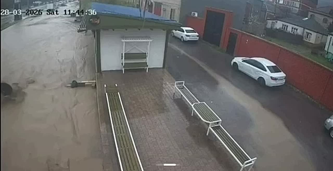 Житель Махачкалы спас ребенка, которого унесло мощным течением