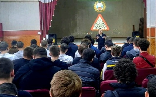 Автоинспекторы Кубани профилактическое мероприятие для студентов «Мы за безопасность»